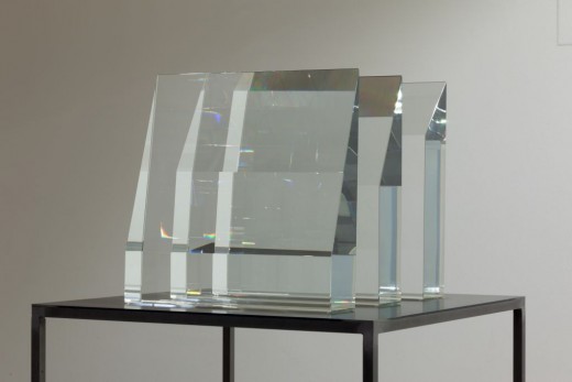 Václav Cigler, Michal Motyčka, Hranoly - horizont II., 2018, optické sklo, 34 × 34 × 32 cm